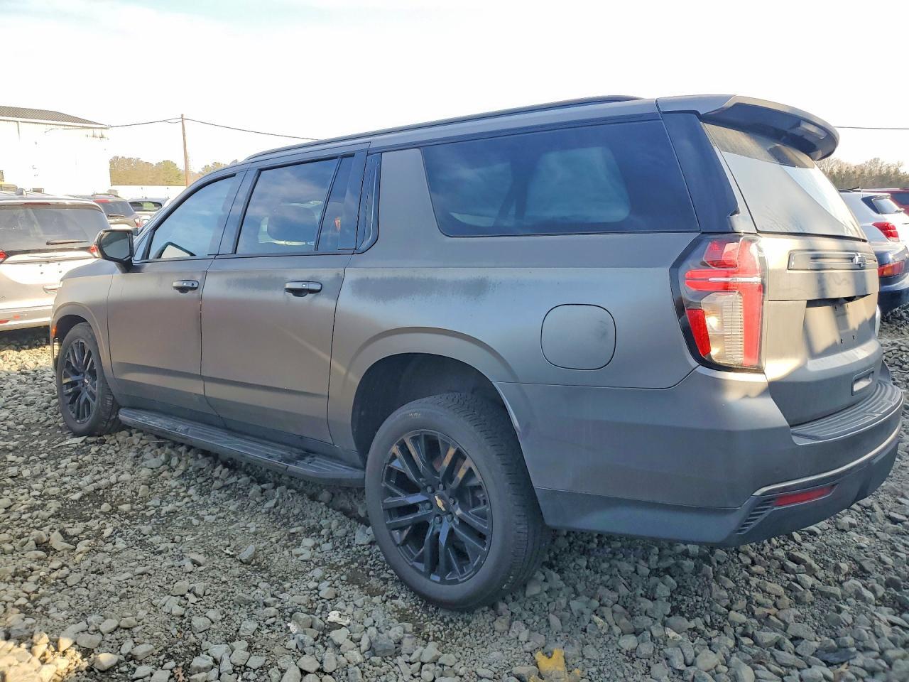 2021 Chevrolet Suburban K1500 Rst - zdjęcie 2