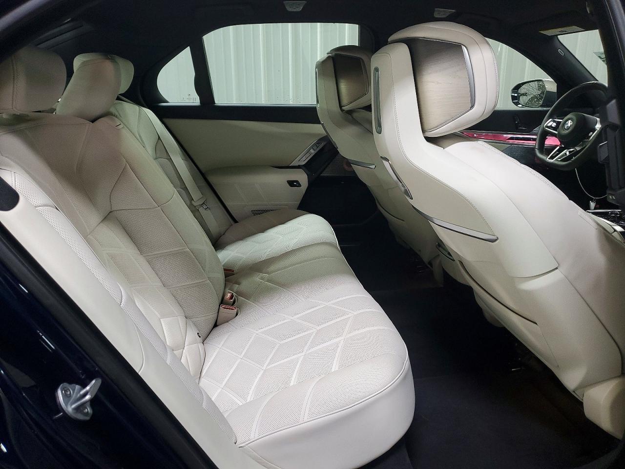 2025 BMW 760 Xi - zdjęcie 10