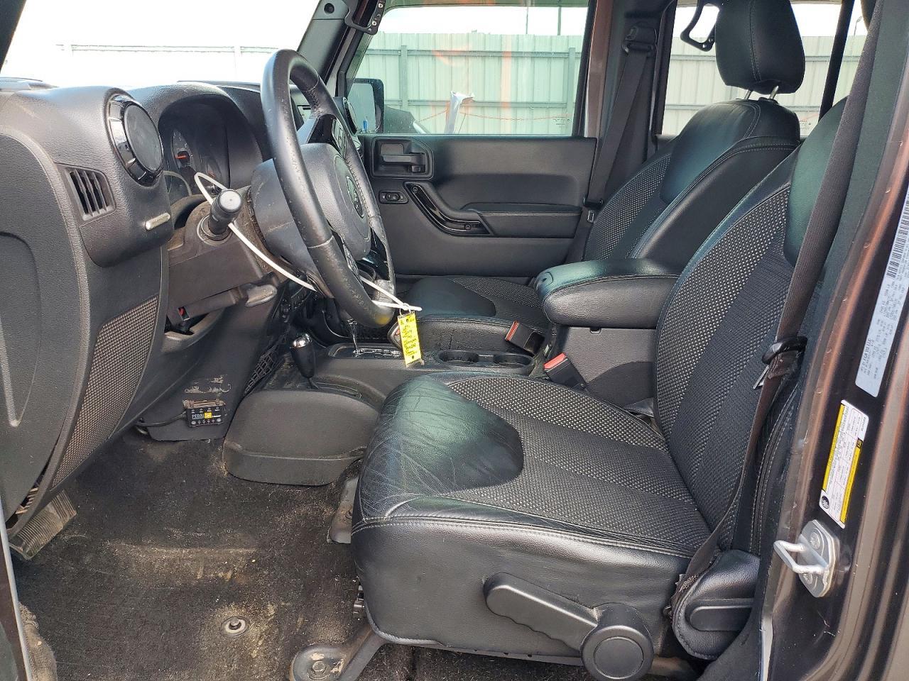 2016 Jeep Wrangler Unlimited Sahara - zdjęcie 7