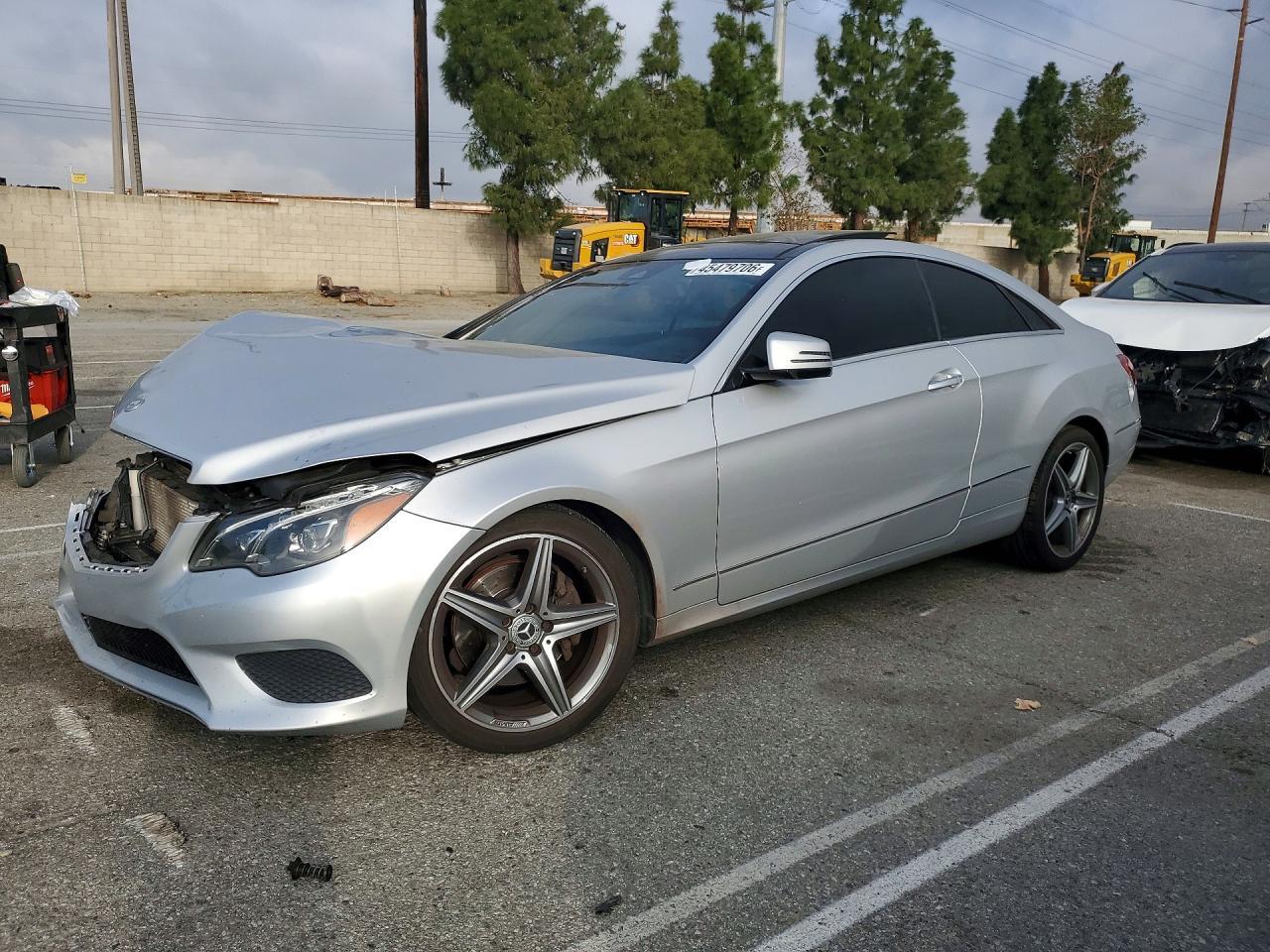 2015 Mercedes Benz E 400 - zdjęcie główne