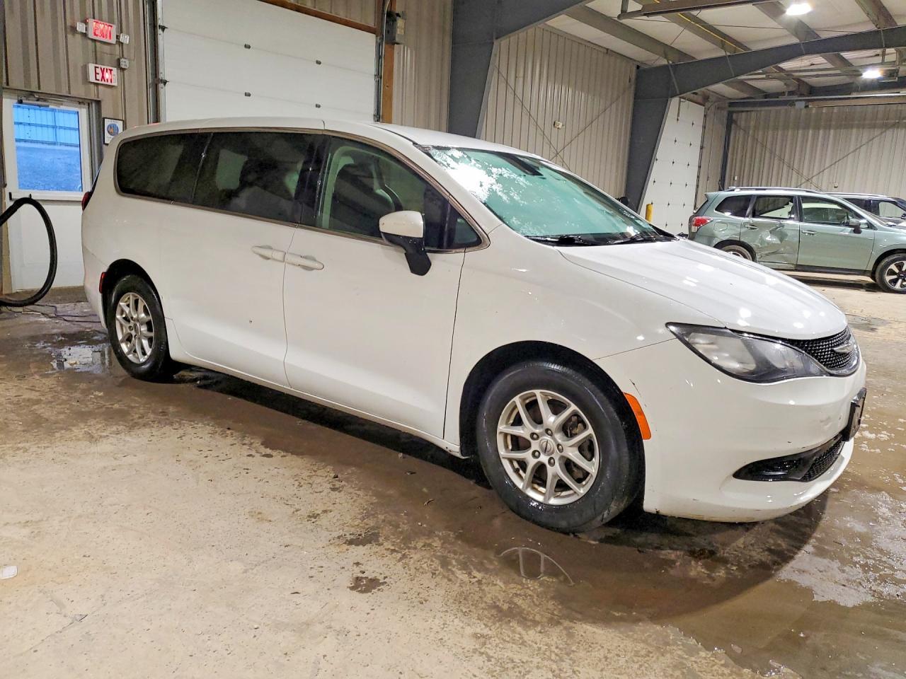 2021 Chrysler Voyager Lx - zdjęcie 4