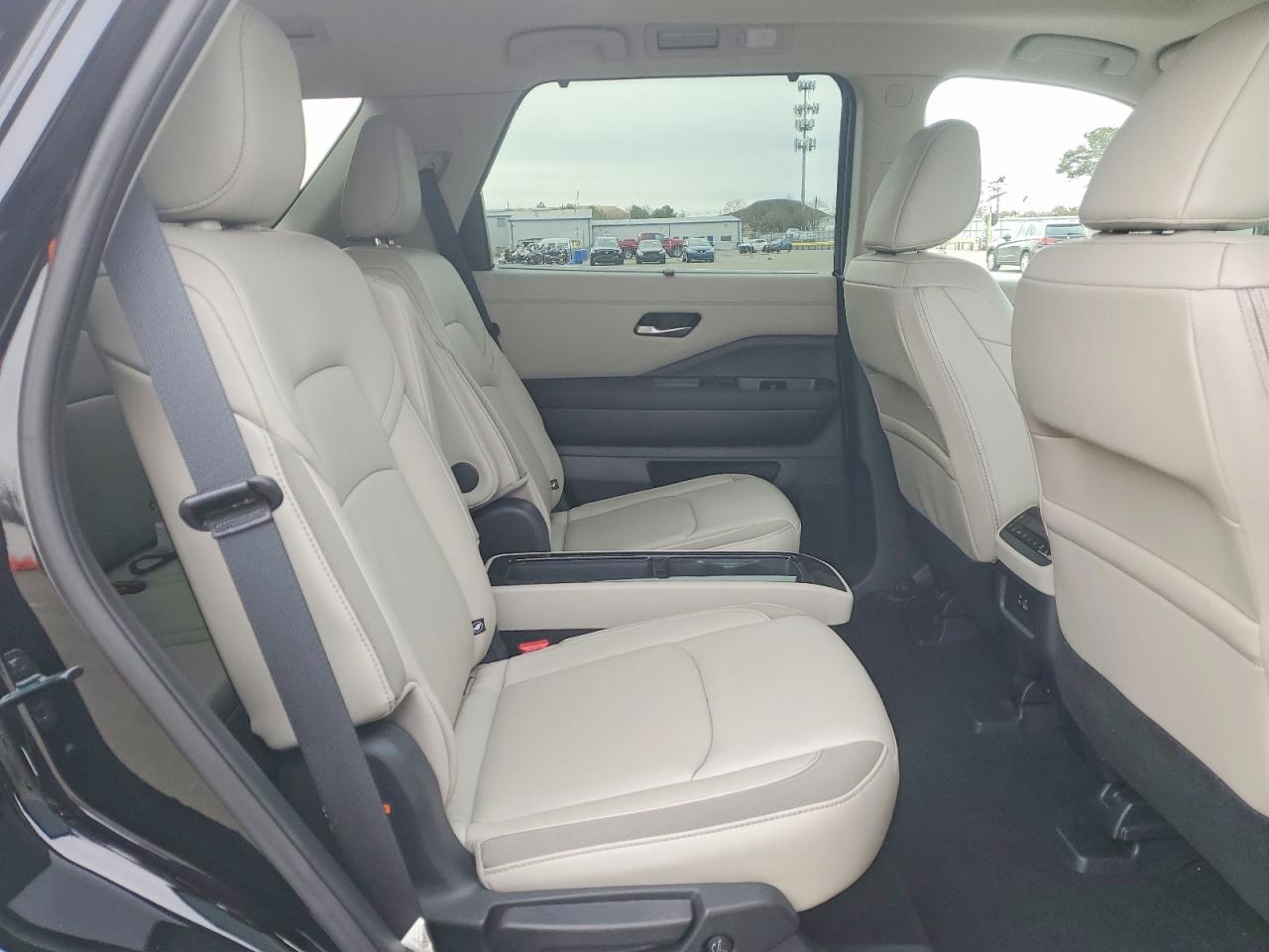 2025 Nissan Pathfinder Sl - zdjęcie 11