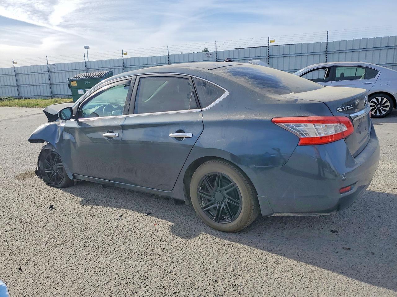 2014 Nissan Sentra S - zdjęcie 2