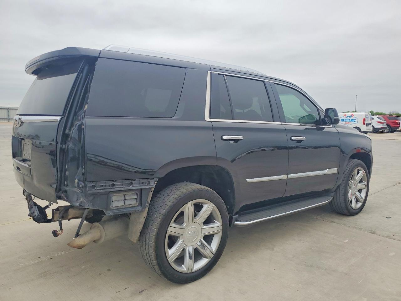 2017 Cadillac Escalade Premium Luxury - zdjęcie 3