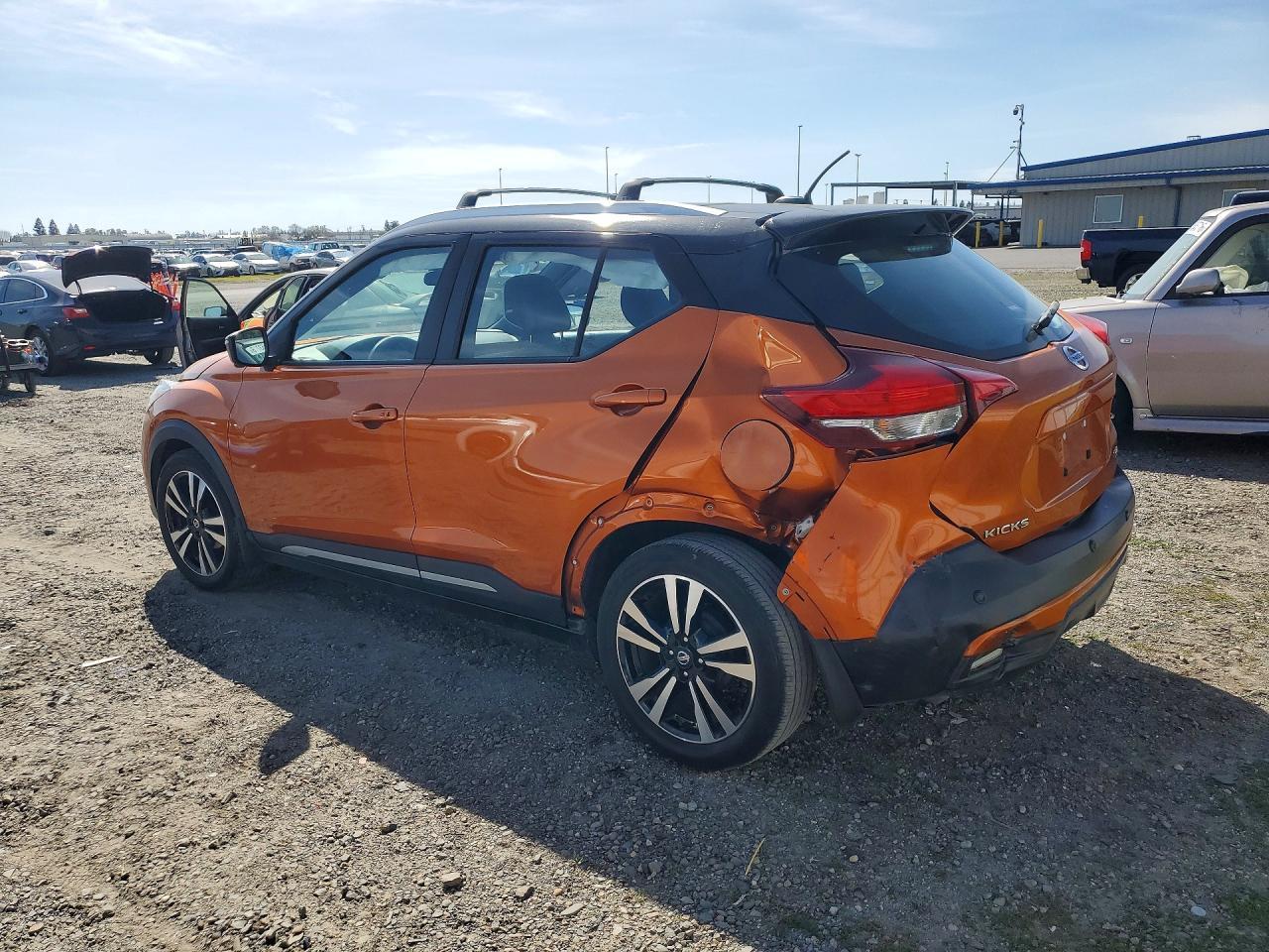 2020 Nissan Kicks Sr - zdjęcie 2