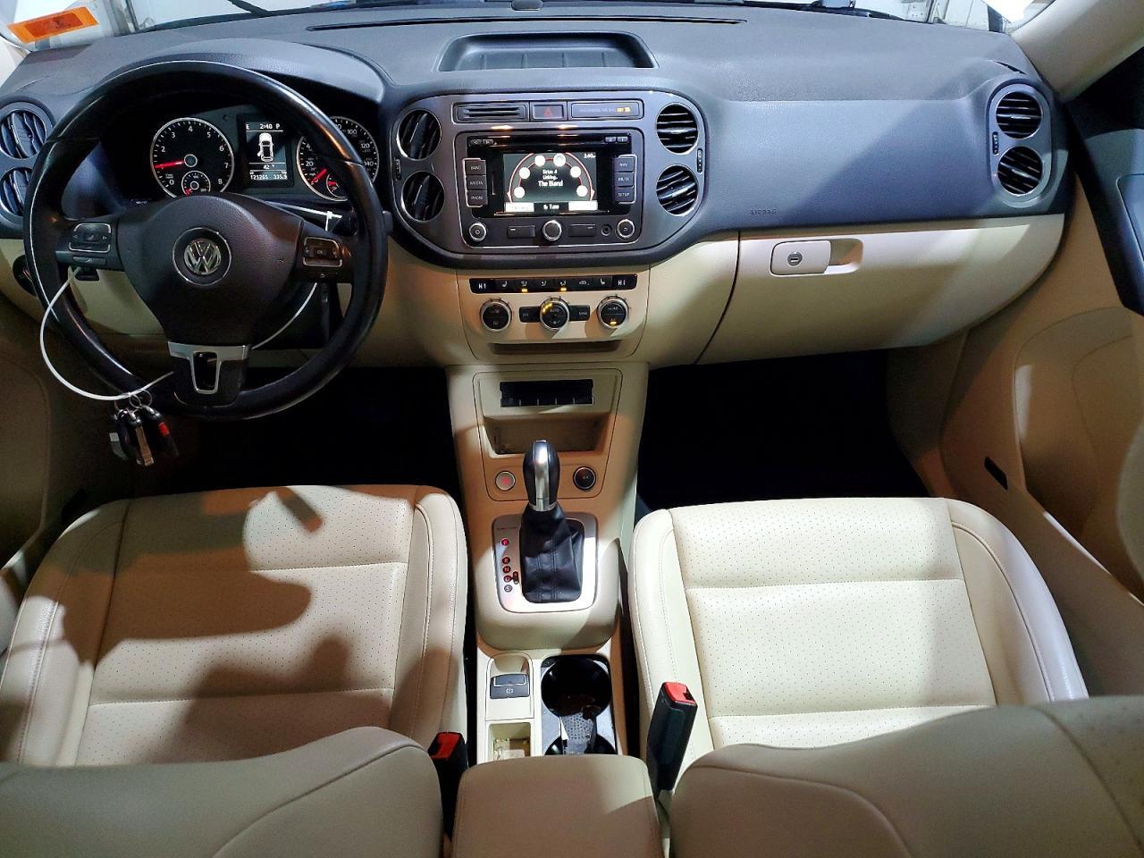 2014 Volkswagen Tiguan S - zdjęcie 8