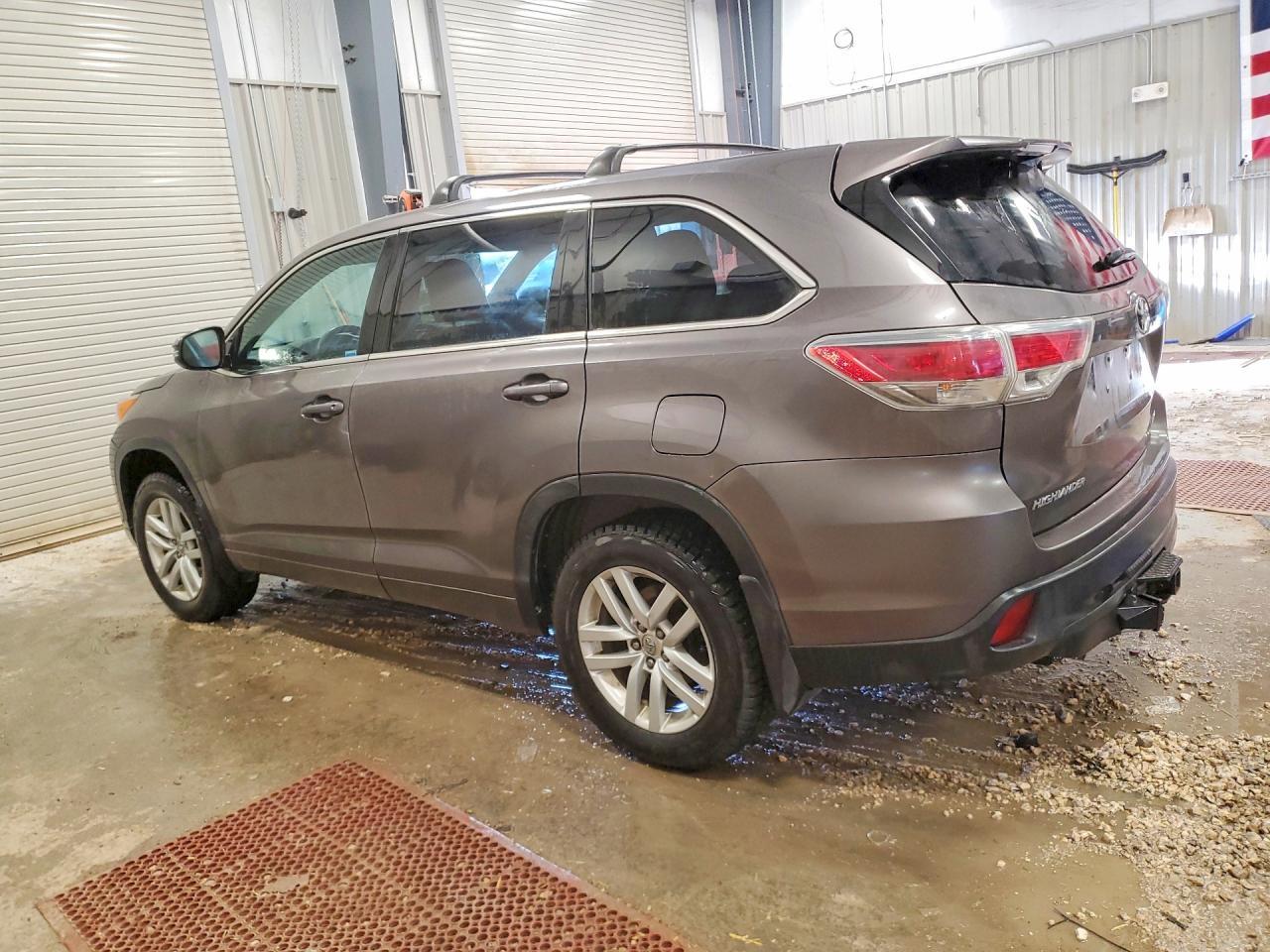 2014 Toyota Highlander Le - zdjęcie 2