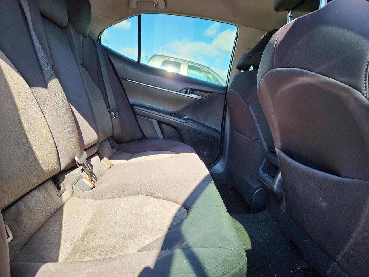 2021 Toyota Camry Le - zdjęcie 10