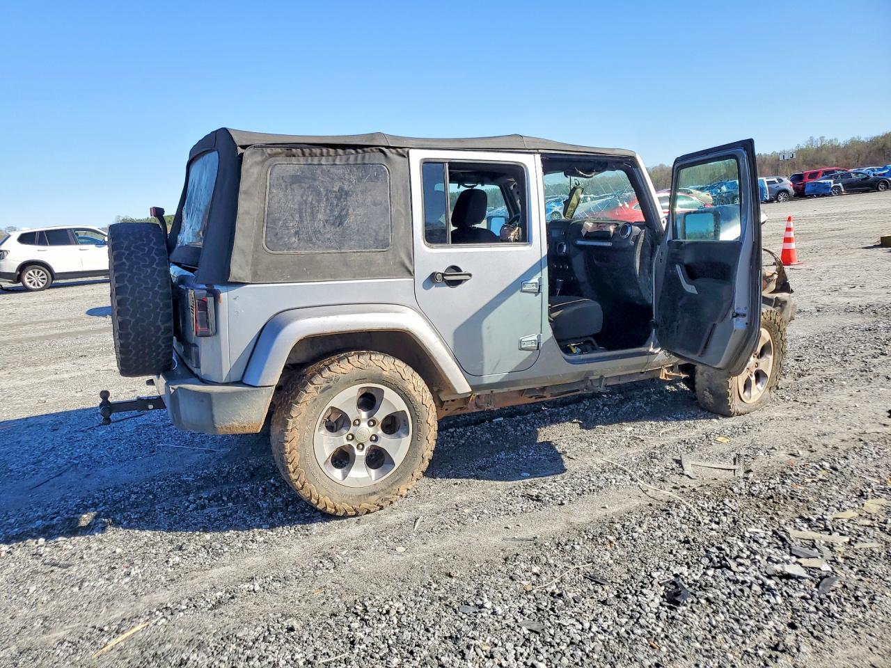 2016 Jeep Wrangler Unlimited Sahara - zdjęcie 3