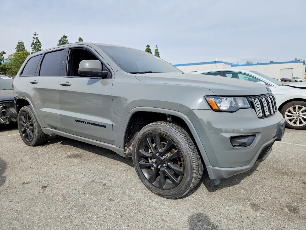 2020 Jeep Grand Cherokee Laredo - zdjęcie 4