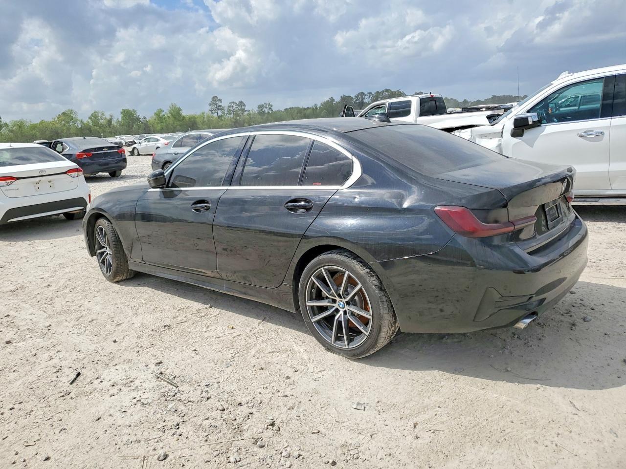 2020 BMW 330Xi - zdjęcie 2