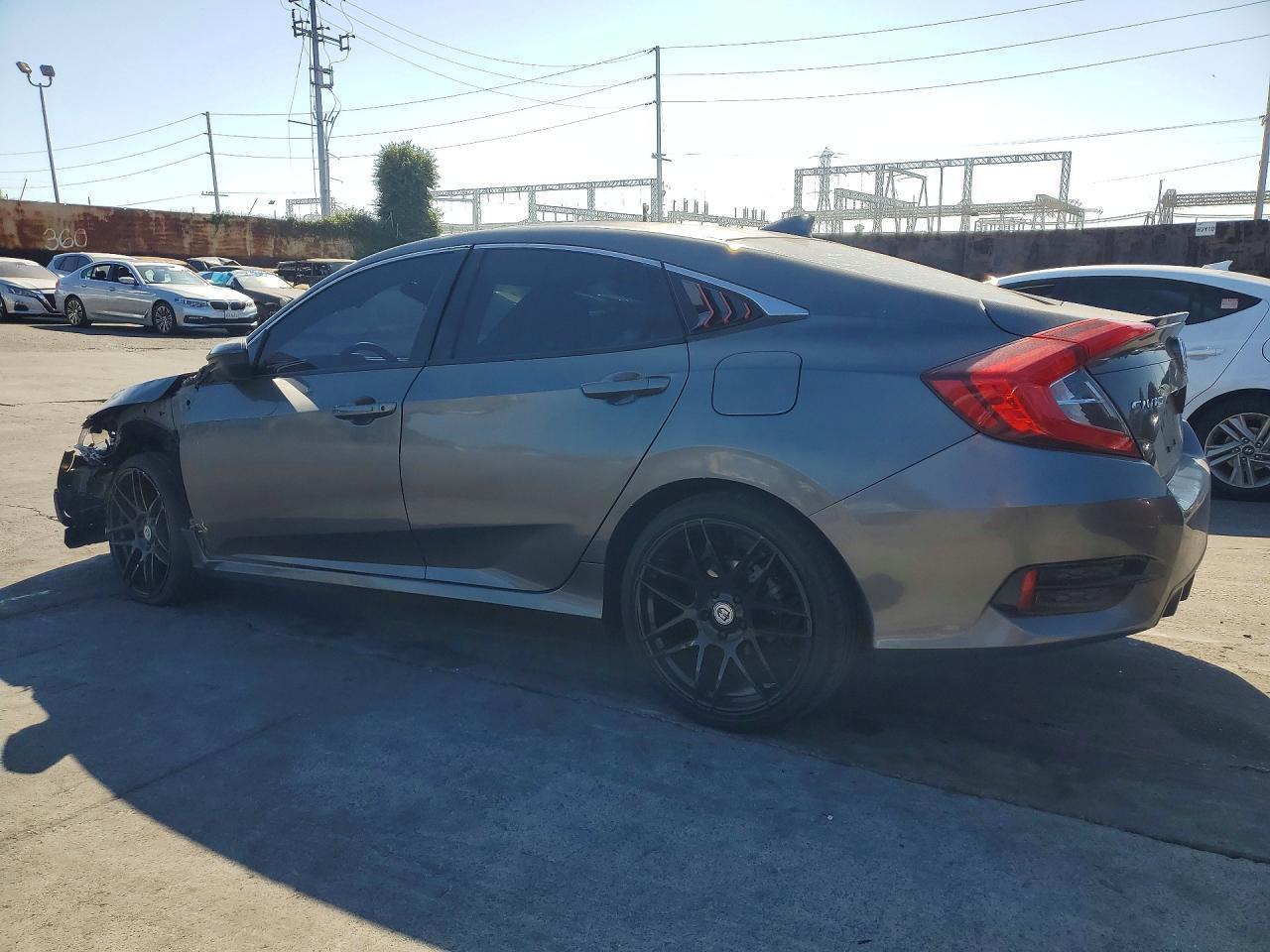 2020 Honda Civic Sport - zdjęcie 2