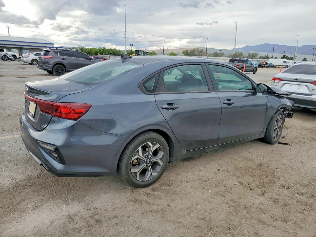 2021 Kia Forte Lxs - zdjęcie 3
