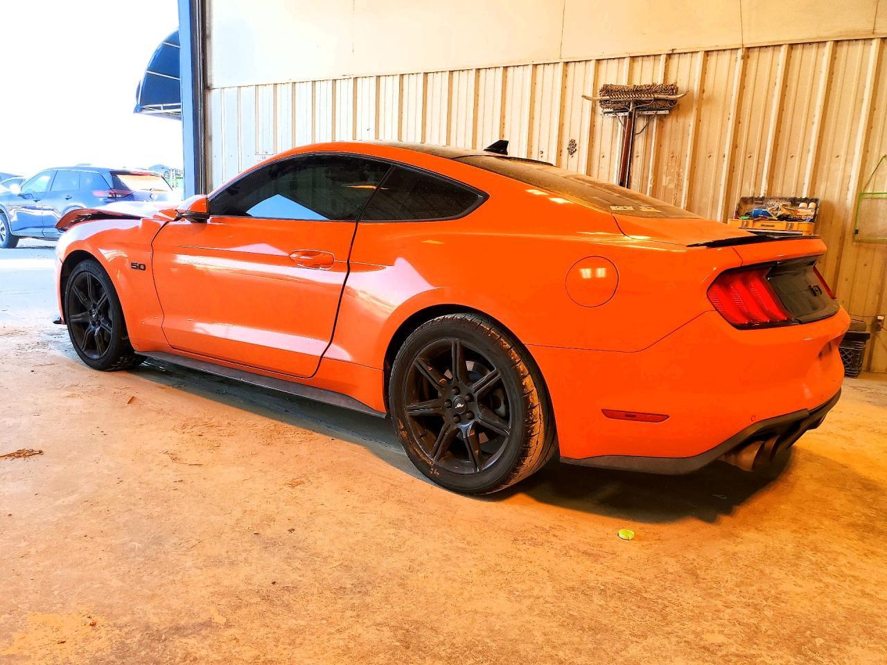 2020 Ford Mustang Gt - zdjęcie 2