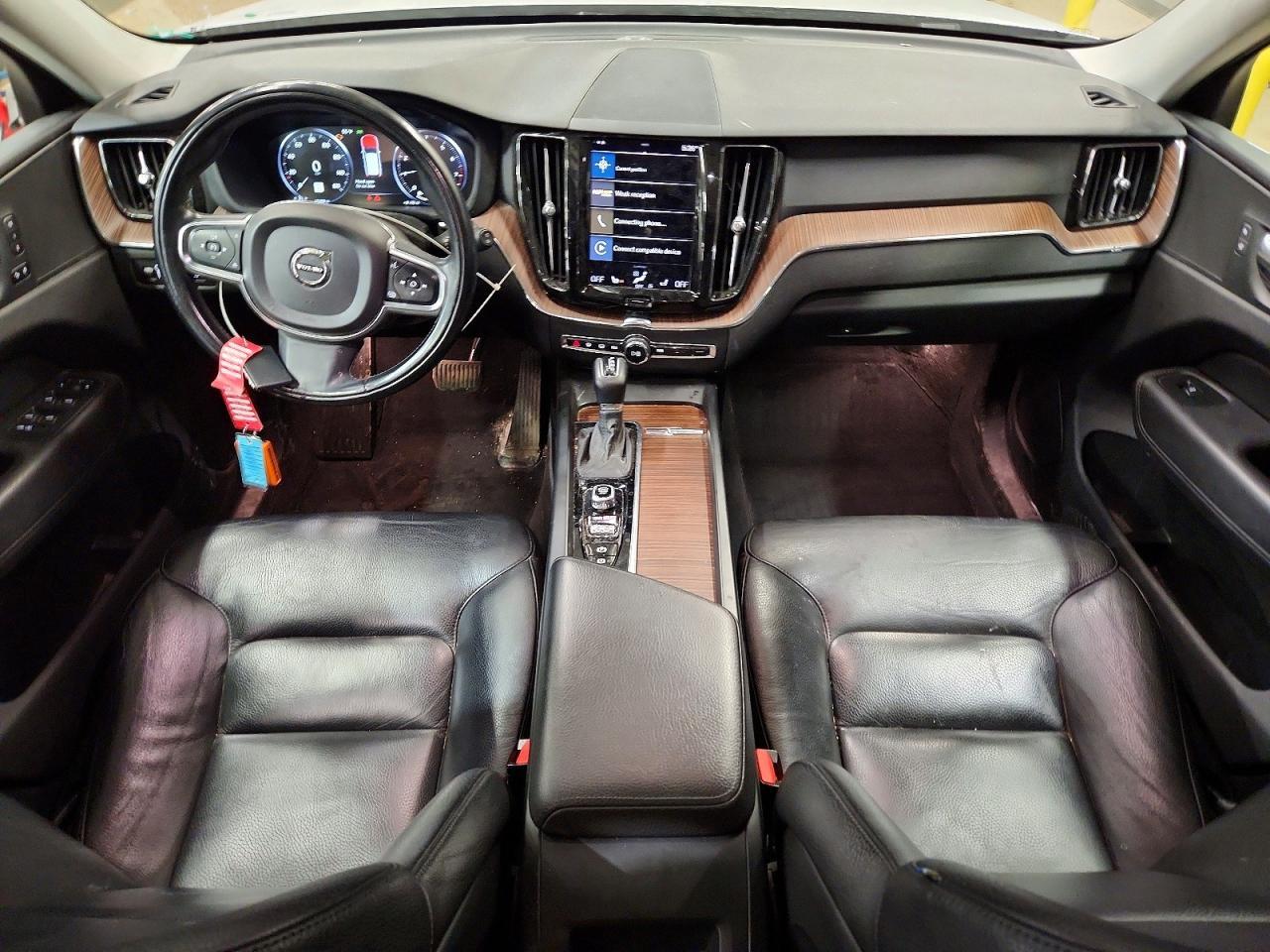 2021 Volvo Xc60 T6 Momentum - zdjęcie 8
