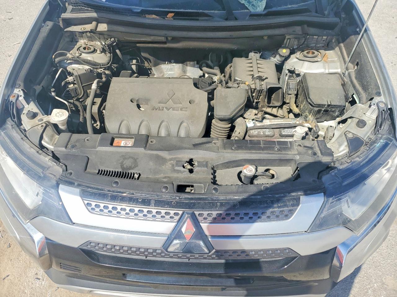 2020 Mitsubishi Outlander Se - zdjęcie 12