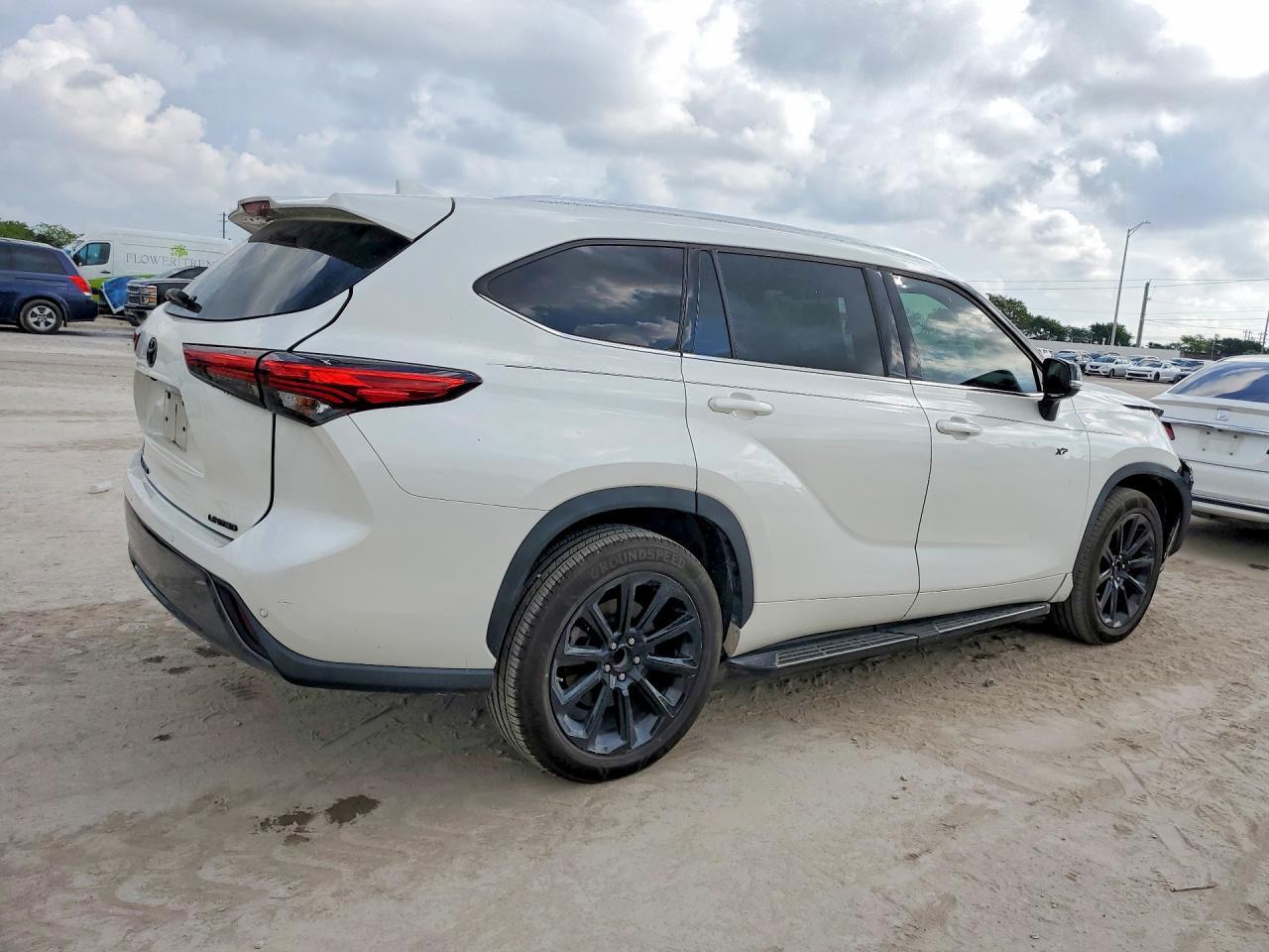 2021 Toyota Highlander Limited - zdjęcie 3