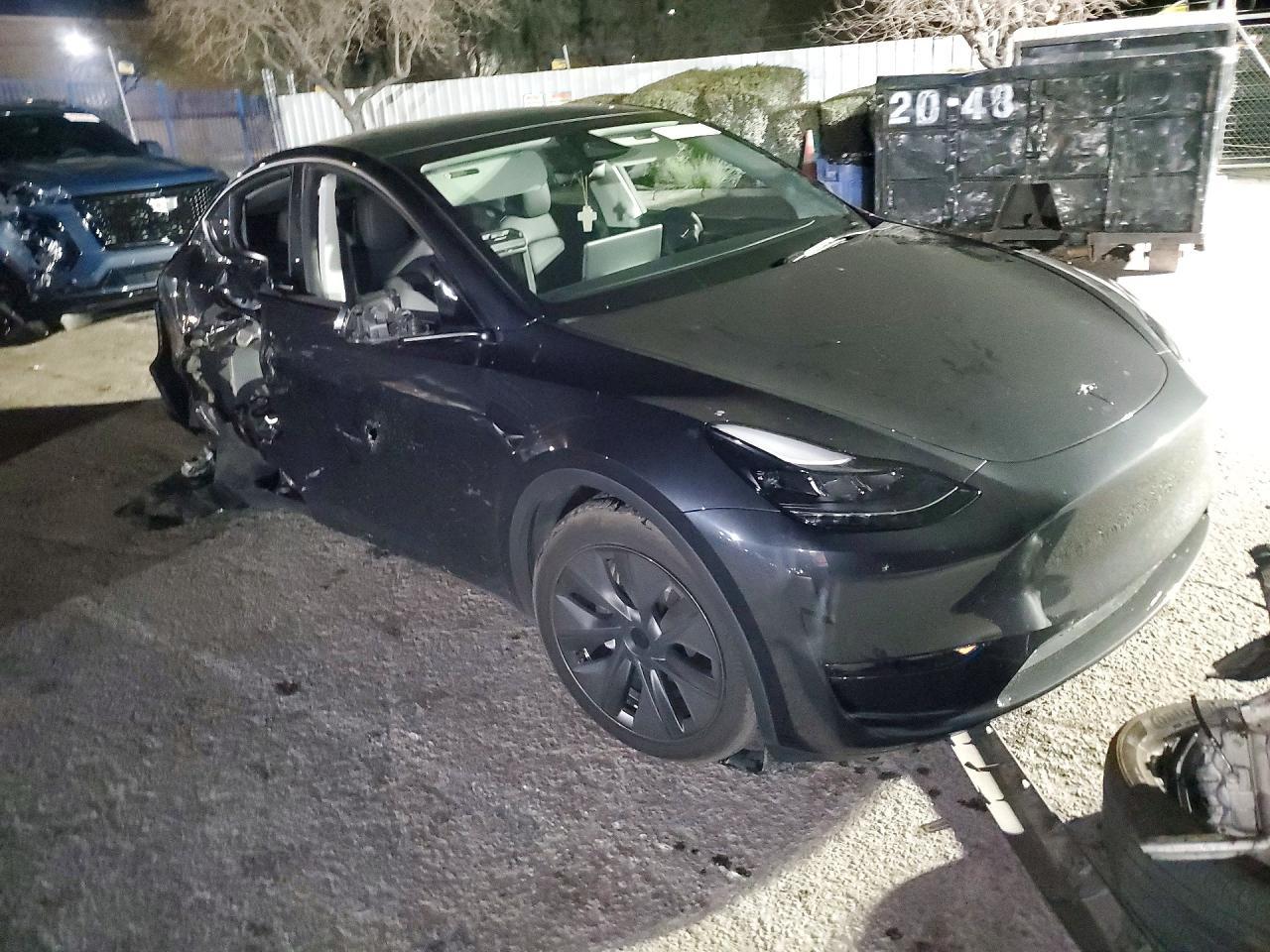 2025 Tesla Model Y - zdjęcie 4