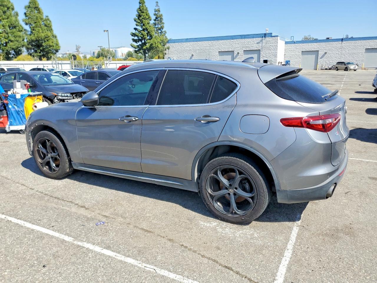 2018 Alfa Romeo Stelvio Ti - zdjęcie 2