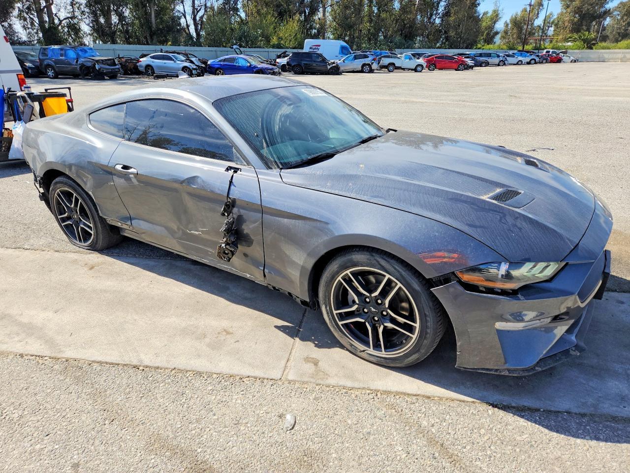 2022 Ford Mustang - zdjęcie 4