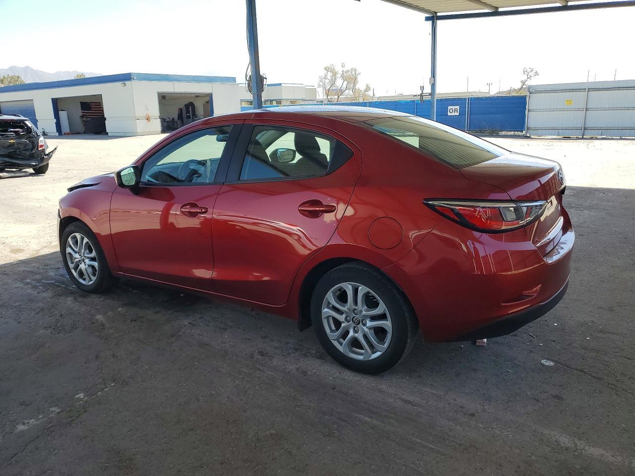 2017 Toyota Yaris Ia Base - zdjęcie 2