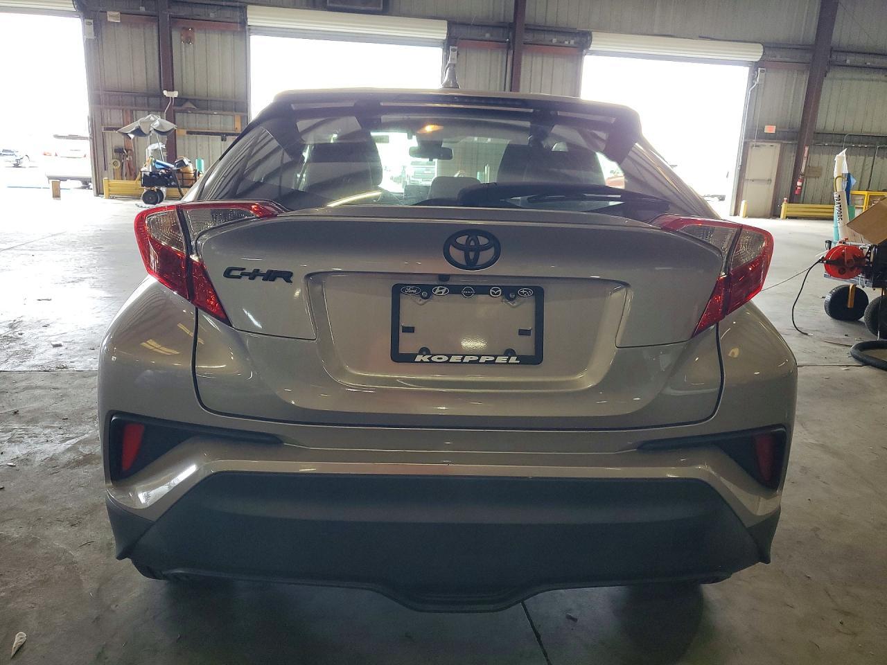 2020 Toyota C-Hr Le - zdjęcie 6