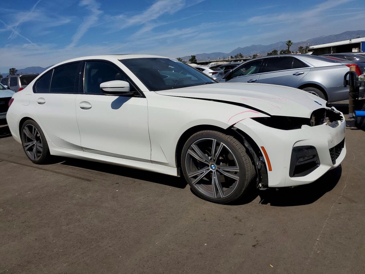 2021 BMW 330I - zdjęcie 4