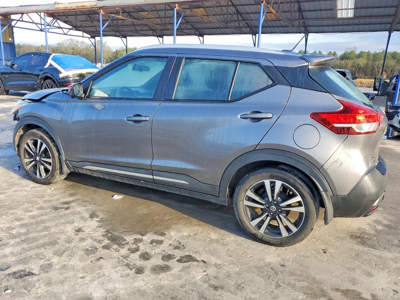 2019 Nissan Kicks Sr - zdjęcie 2