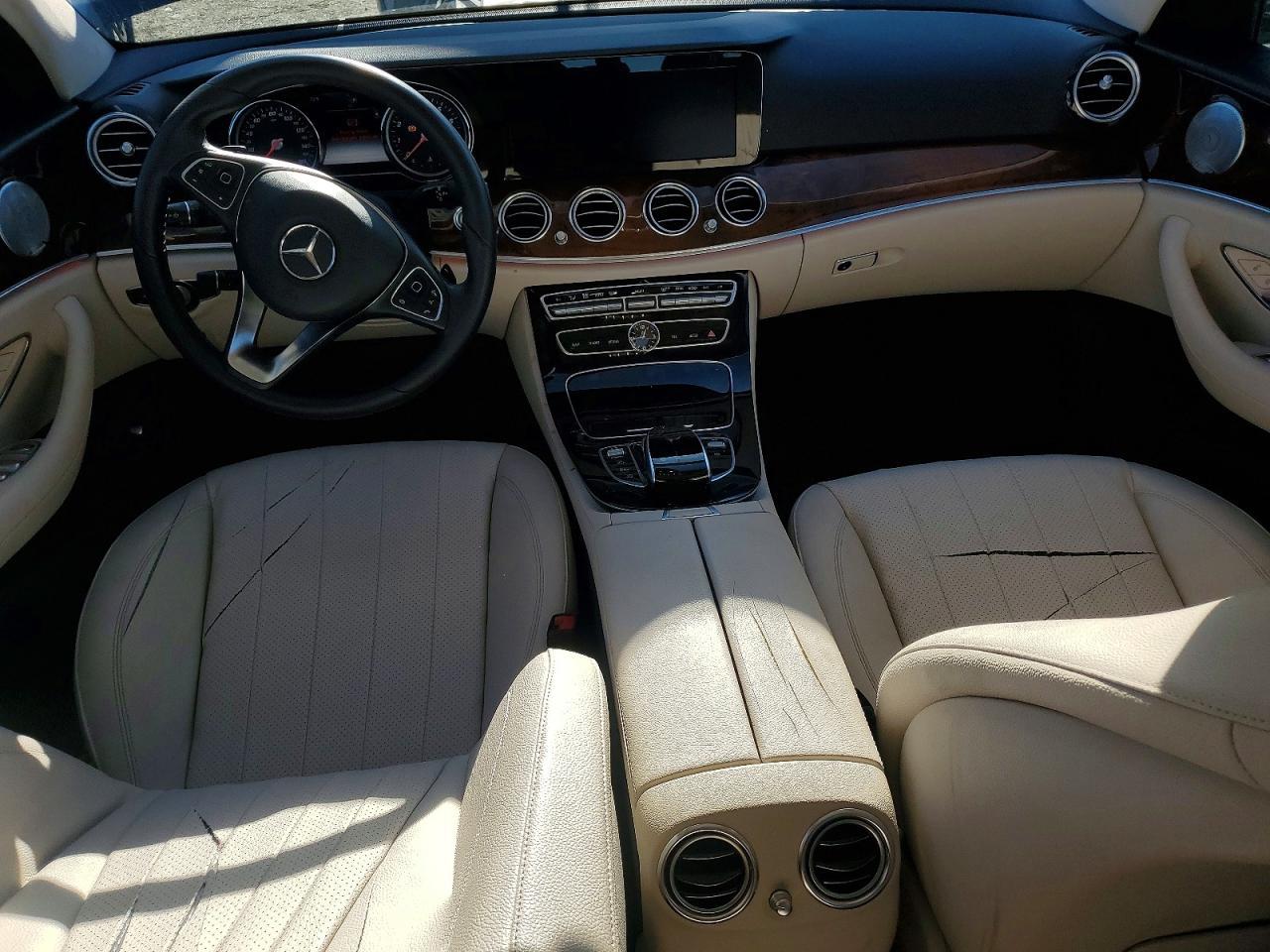 2018 Mercedes Benz E 300 - zdjęcie 8