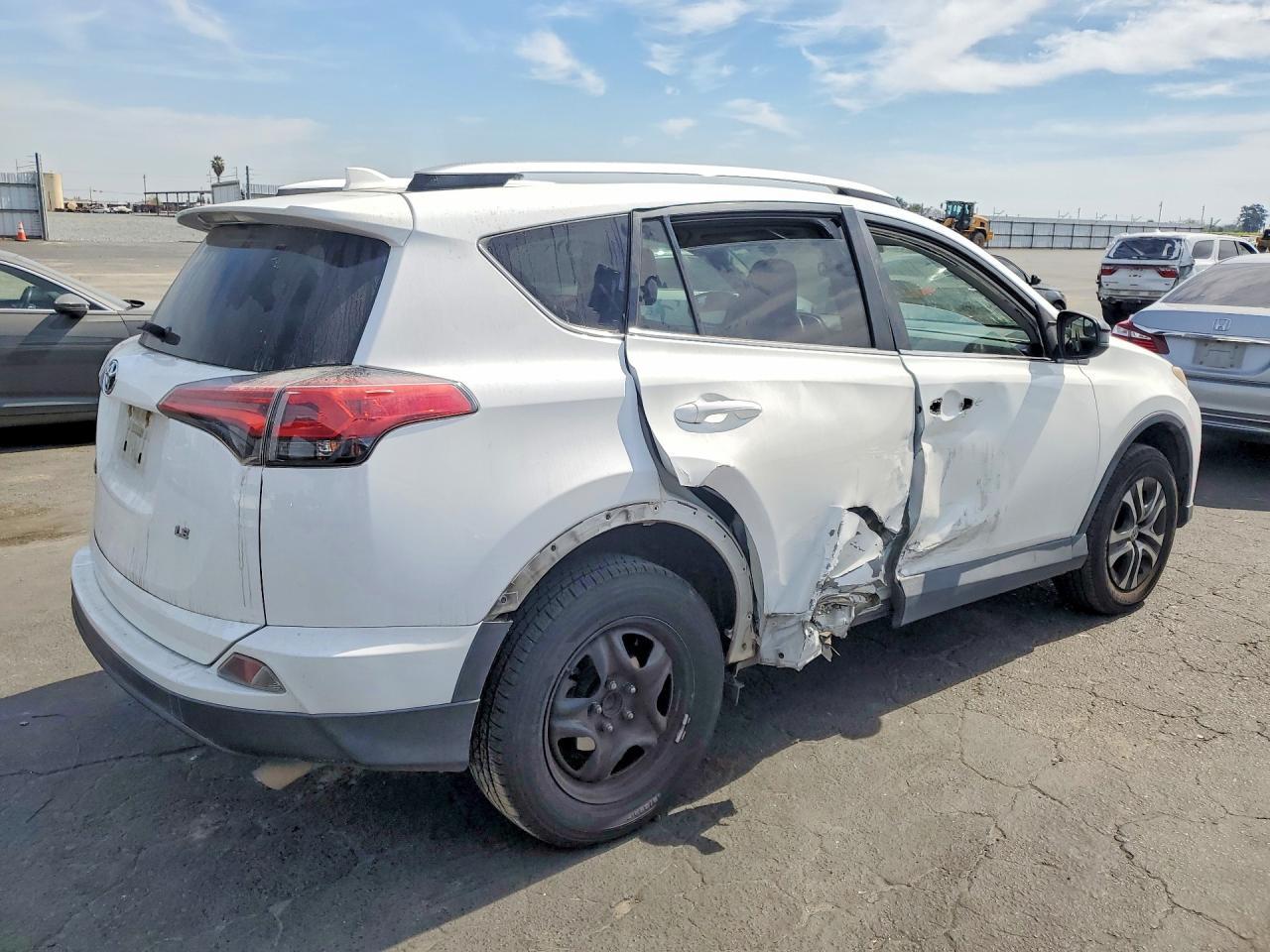 2016 Toyota Rav4 Le - zdjęcie 3