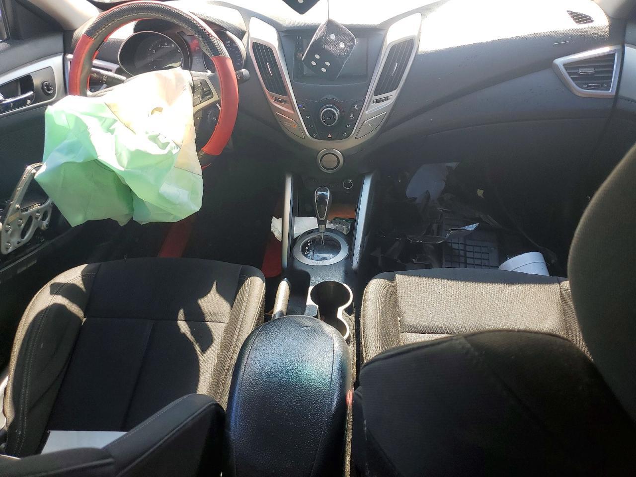 2013 Hyundai Veloster Base - zdjęcie 8
