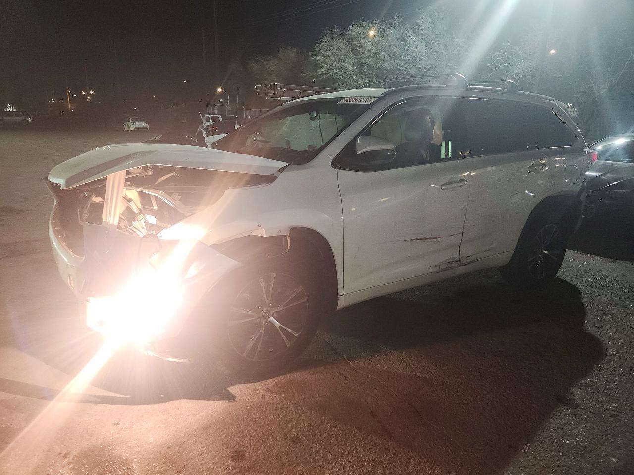 2016 Toyota Highlander Xle - zdjęcie główne