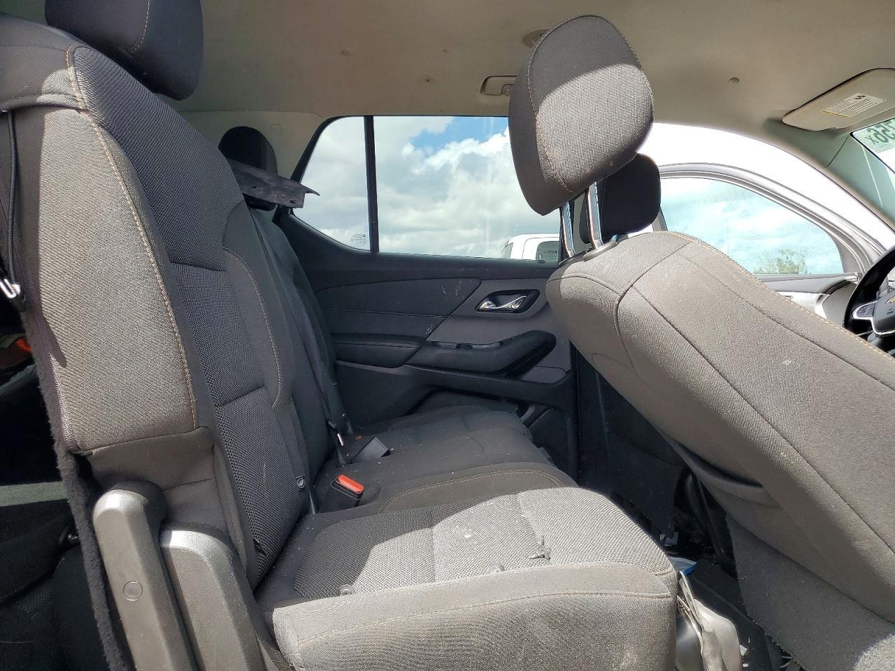 2021 Chevrolet Traverse Ls - zdjęcie 11