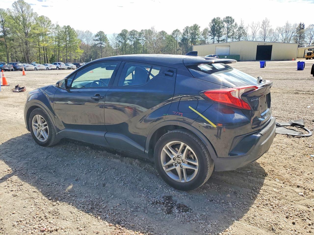 2021 Toyota C-Hr Le - zdjęcie 2