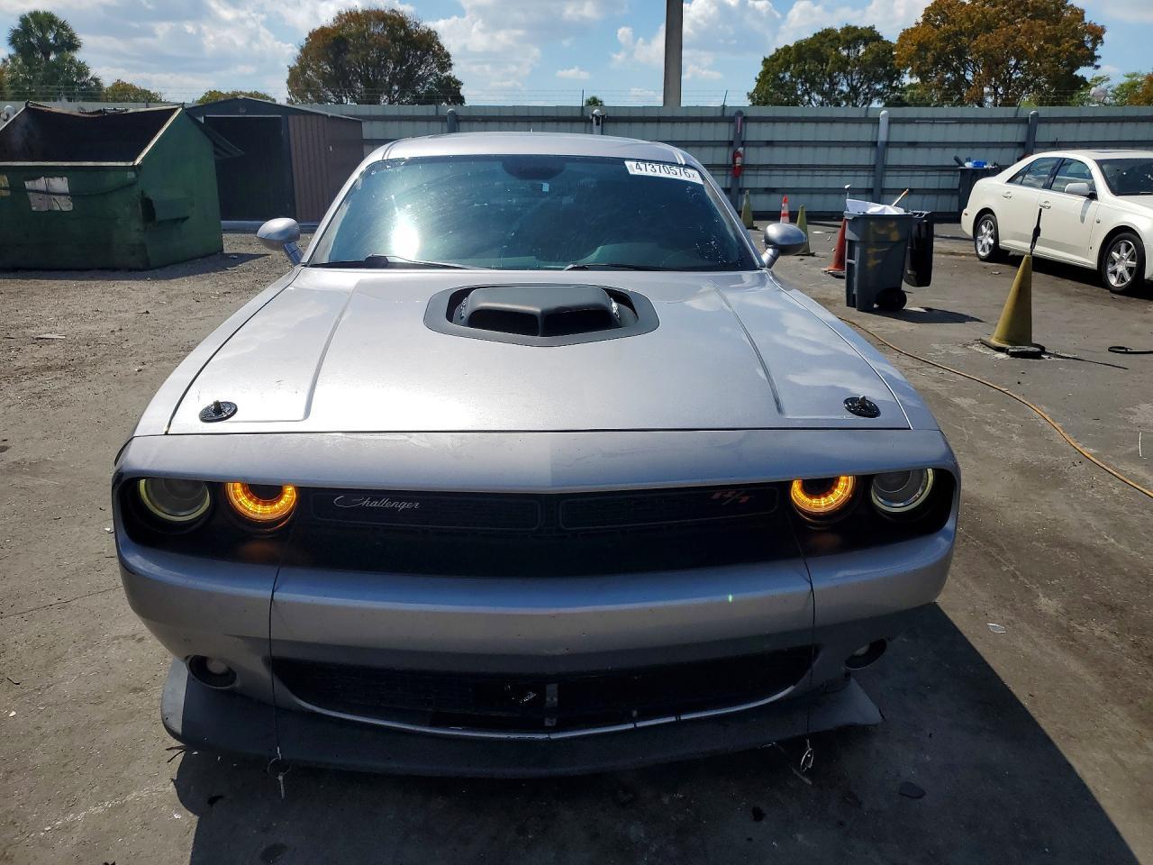 2015 Dodge Challenger R - zdjęcie 5