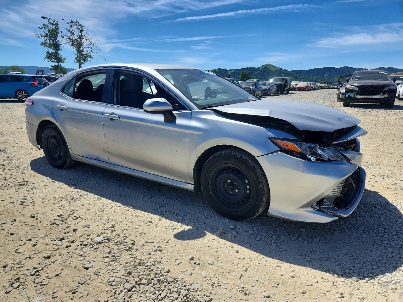 2020 Toyota Camry Hybrid Le - zdjęcie 4