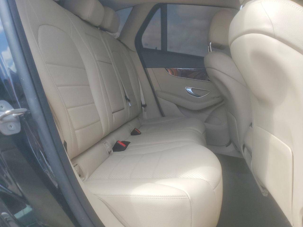 2020 Mercedes-Benz Glc 300 - zdjęcie 11