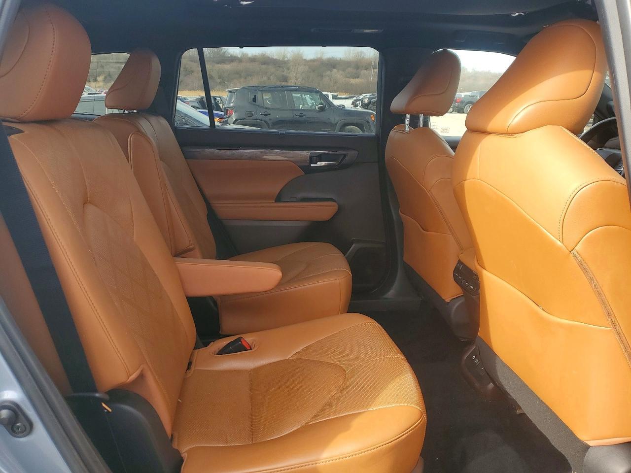 2020 Toyota Highlander Platinum - zdjęcie 11