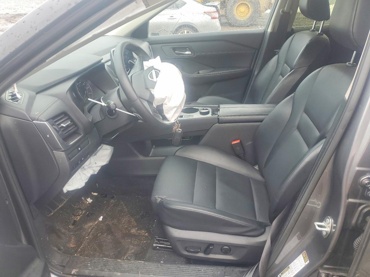 2025 Nissan Rogue Sv - zdjęcie 7