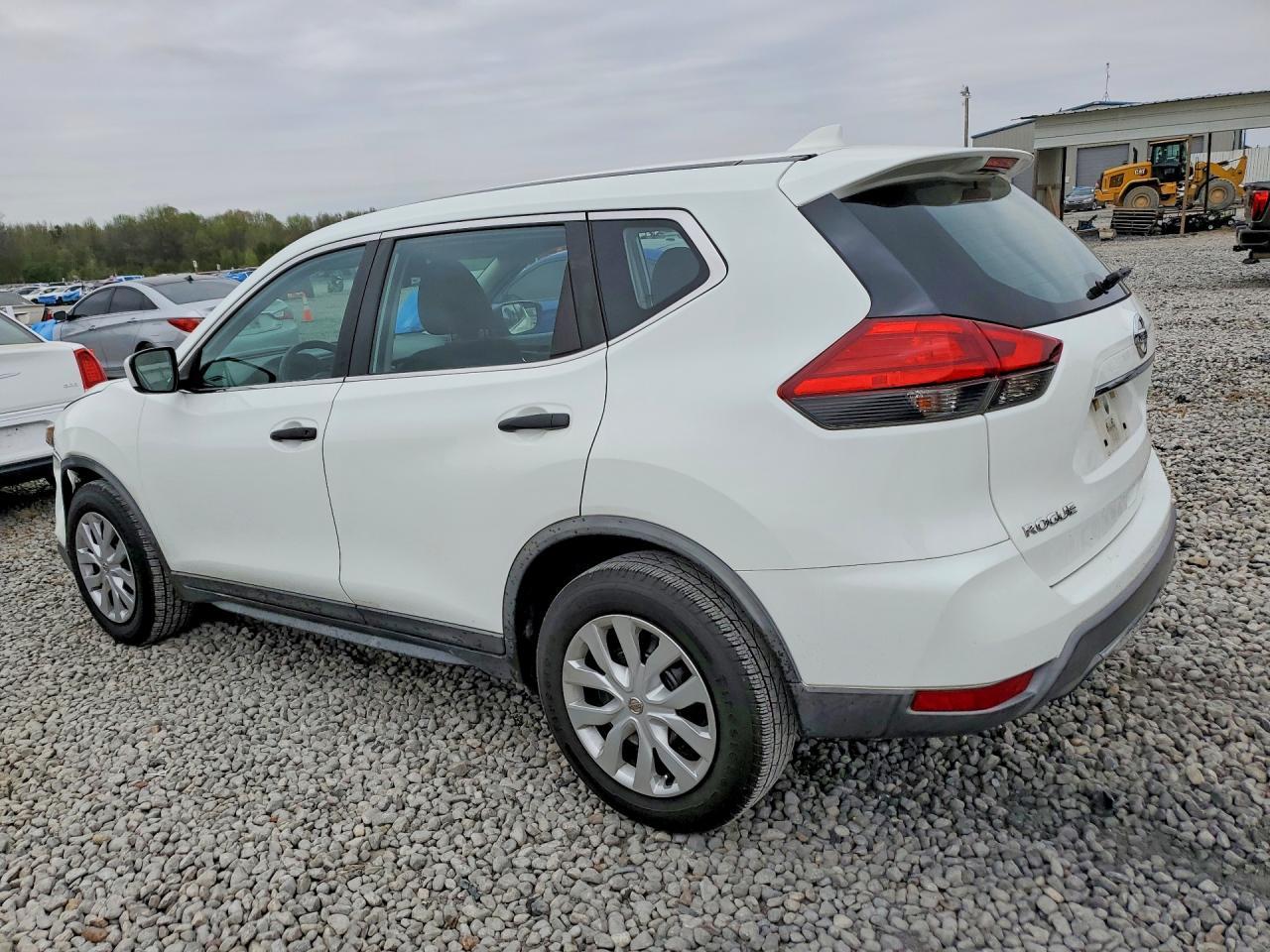 2017 Nissan Rogue S - zdjęcie 2
