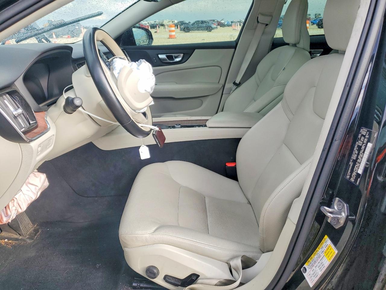 2021 Volvo V60 T5 Momentum - zdjęcie 7