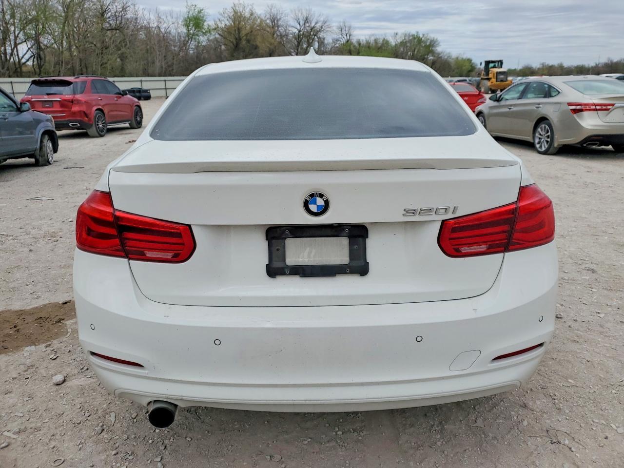 2016 BMW 320 I - zdjęcie 6