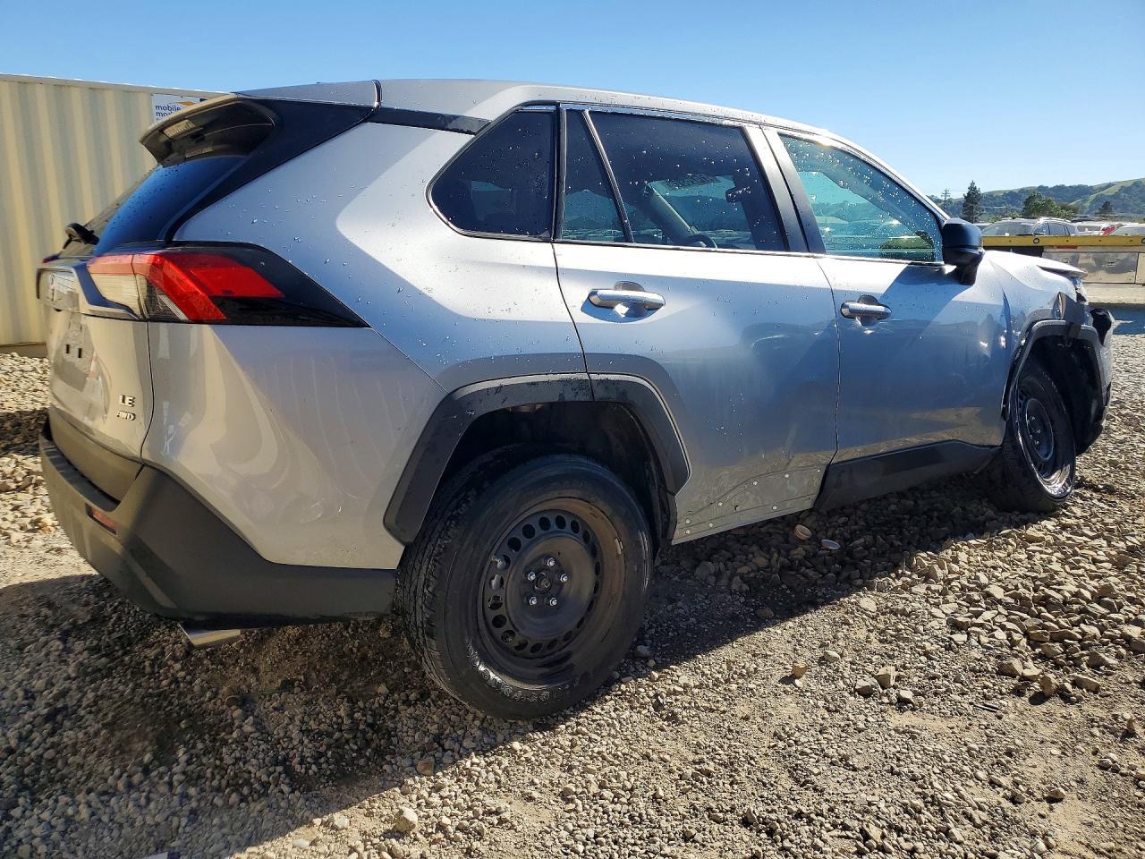 2025 Toyota Rav4 Le - zdjęcie 3