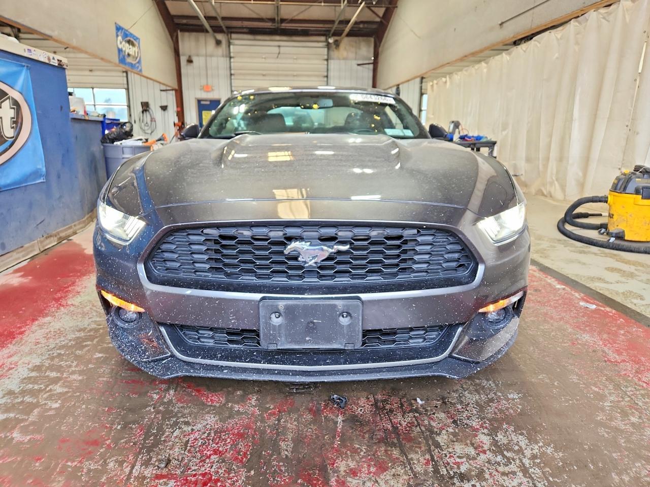 2017 Ford Mustang - zdjęcie 5