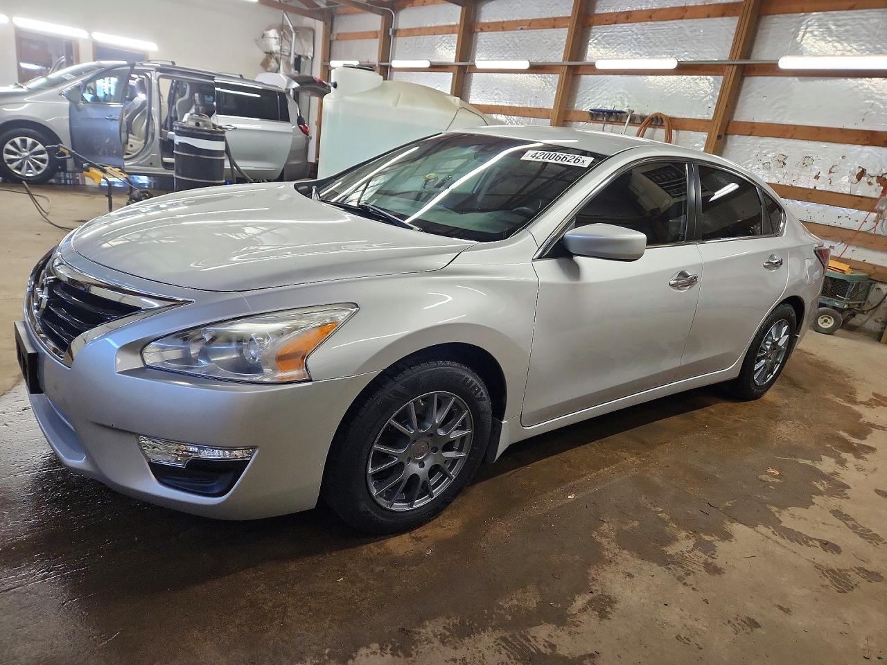 2015 Nissan Altima 2.5 S - zdjęcie główne