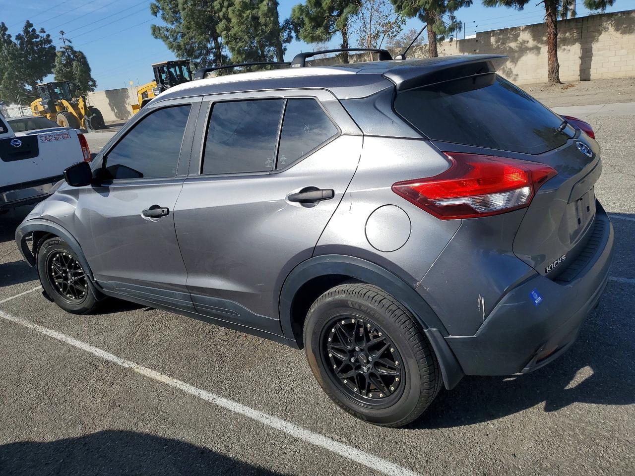 2019 Nissan Kicks S - zdjęcie 2