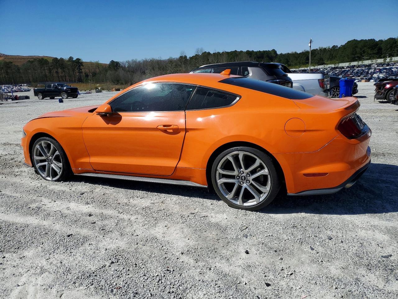 2021 Ford Mustang - zdjęcie 2