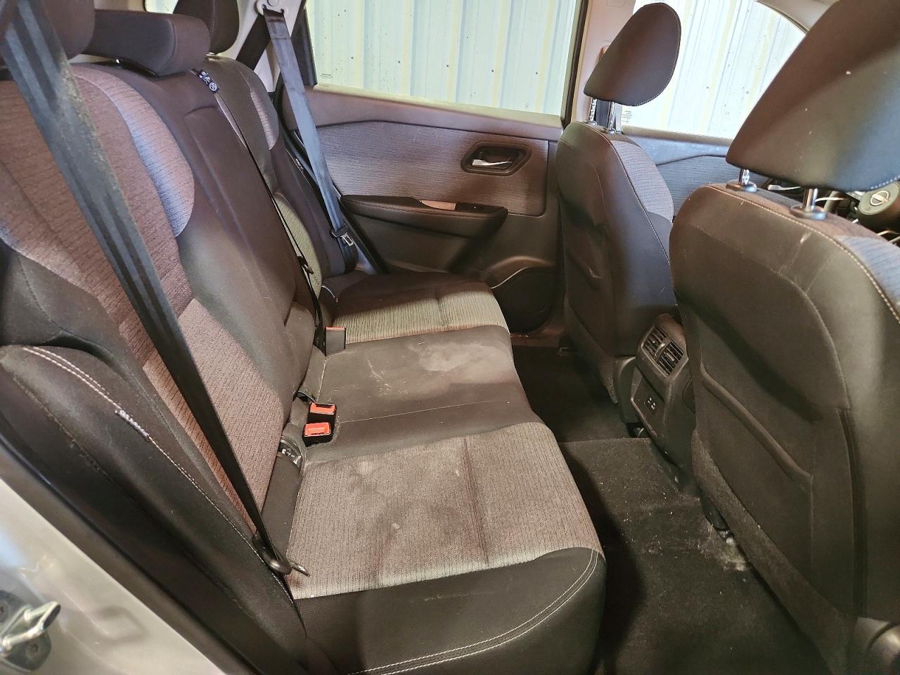 2022 Nissan Rogue Sv - zdjęcie 11