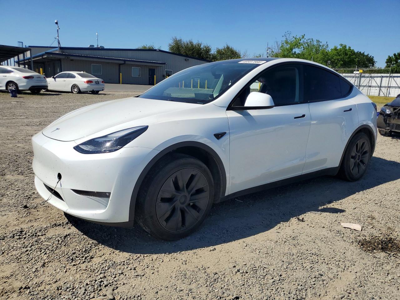 2025 Tesla Model Y - zdjęcie główne