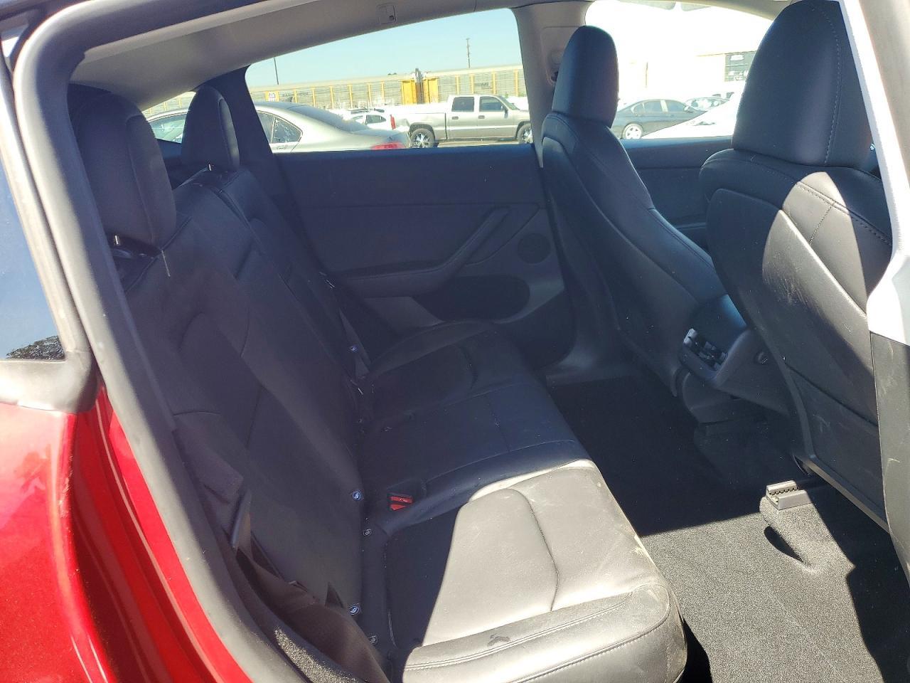 2025 Tesla Model Y - zdjęcie 11